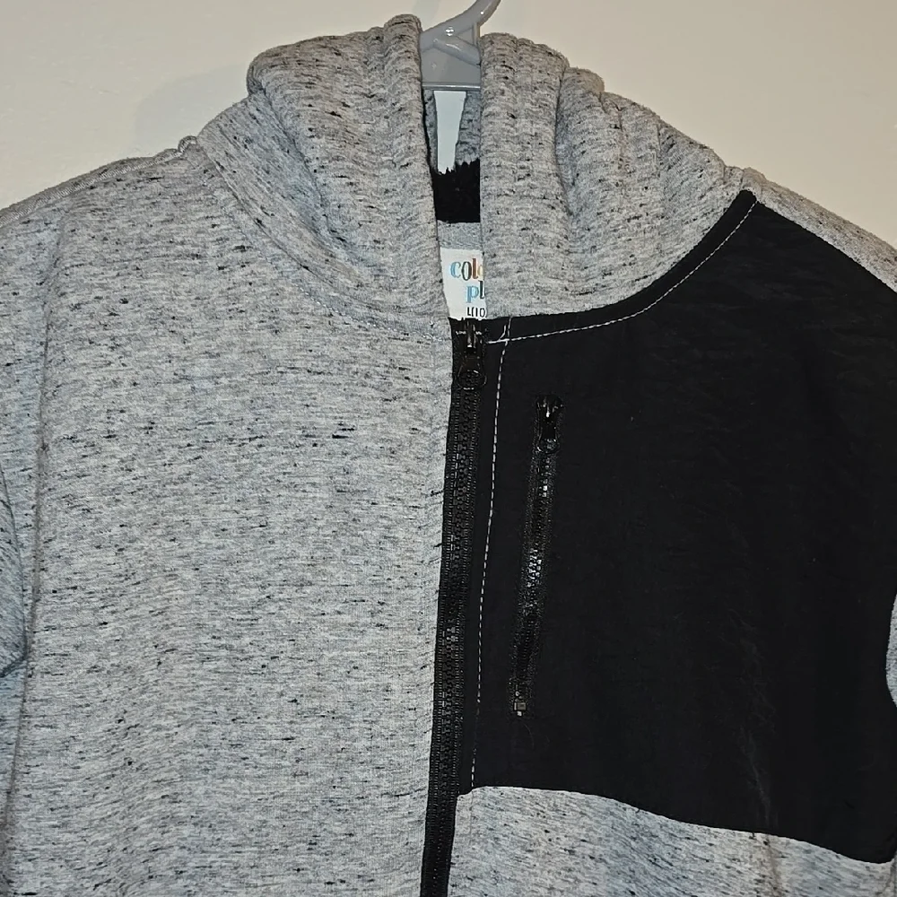 Kids Heather Gray and Black Zip Up Hoodie Size 10/12 Colorful Planet. LOT K